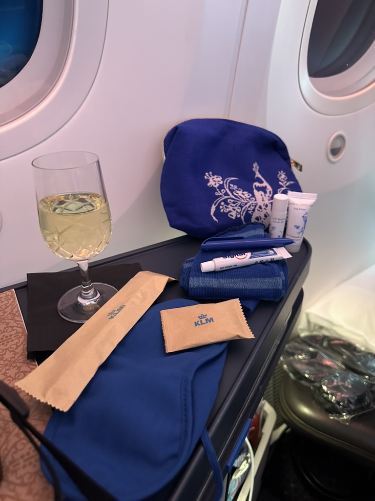 Amenity kit med researtiklar i Business Class
