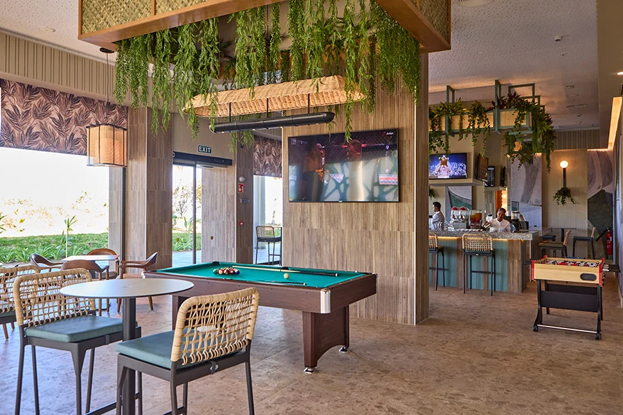 Lounge på Riu Palace Mauritius med biljardbord, bordsfotboll och bar
