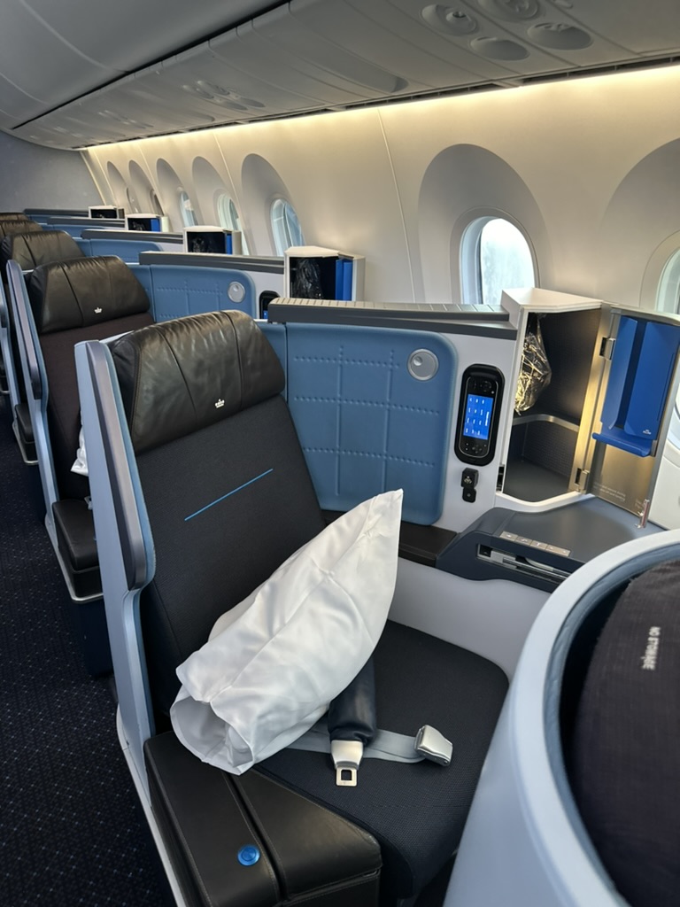 Business Class-kabin med sätespar i 1-2-1-konfiguration